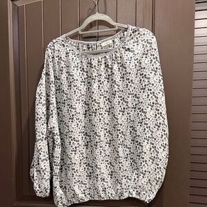 Women's Black and White Floral Top